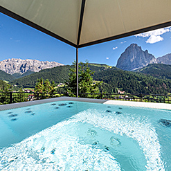 Panoramic holiday farm with spa Perteut