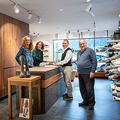 Dedicated to your every step for three generations
Pitscheider
Shoes